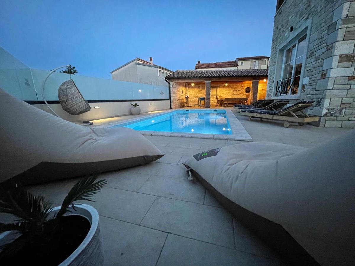 Moderne Istrische Steinvilla - 4 Sterne Mit Privatem, Beheizbaren Pool & Meerblick Kavran Exterior foto