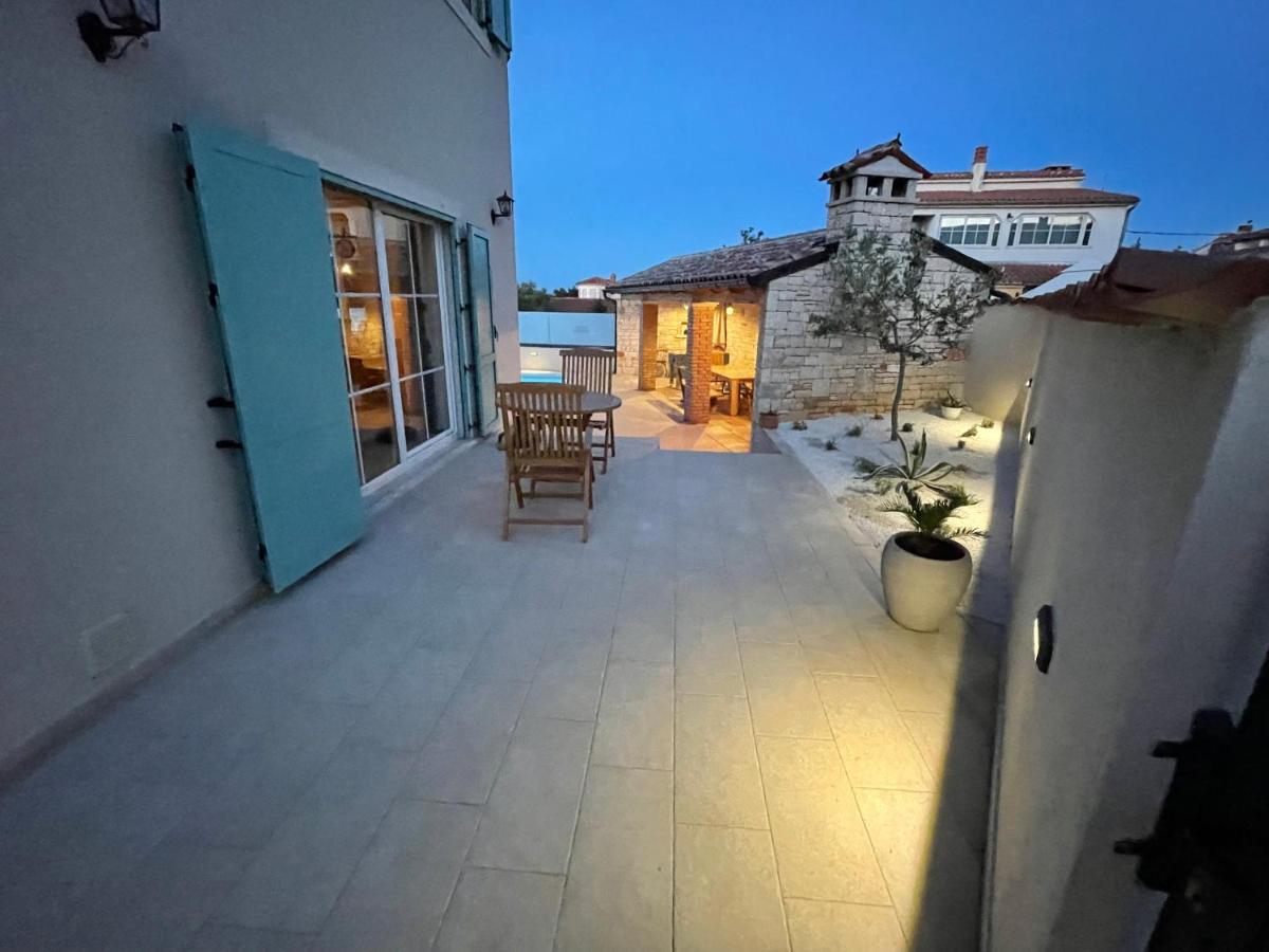 Moderne Istrische Steinvilla - 4 Sterne Mit Privatem, Beheizbaren Pool & Meerblick Kavran Exterior foto