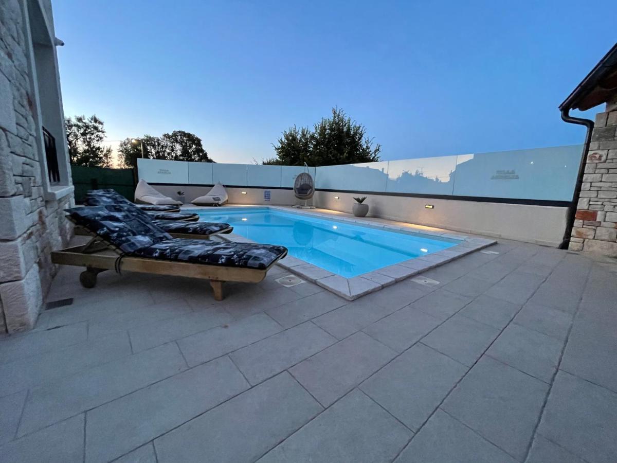 Moderne Istrische Steinvilla - 4 Sterne Mit Privatem, Beheizbaren Pool & Meerblick Kavran Exterior foto